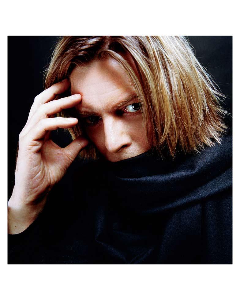 BOWIE BLACK SCARF - NYC 2002
