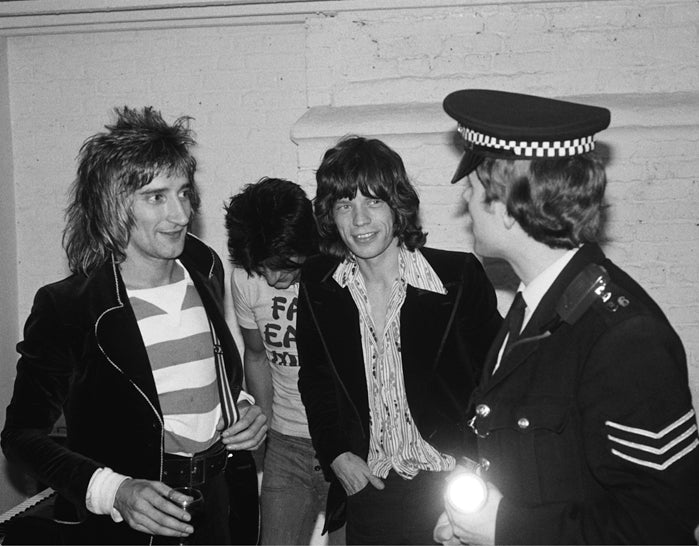 ROD STEWART, MICK JAGGER AND RONNIE WOOD WITH THE POLICE – 1975